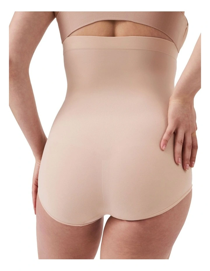 Everyday Smeamless Everyday Shaping HW Brief In Beige image 2