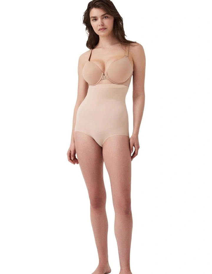 Everyday Smeamless Everyday Shaping HW Brief In Beige image 5