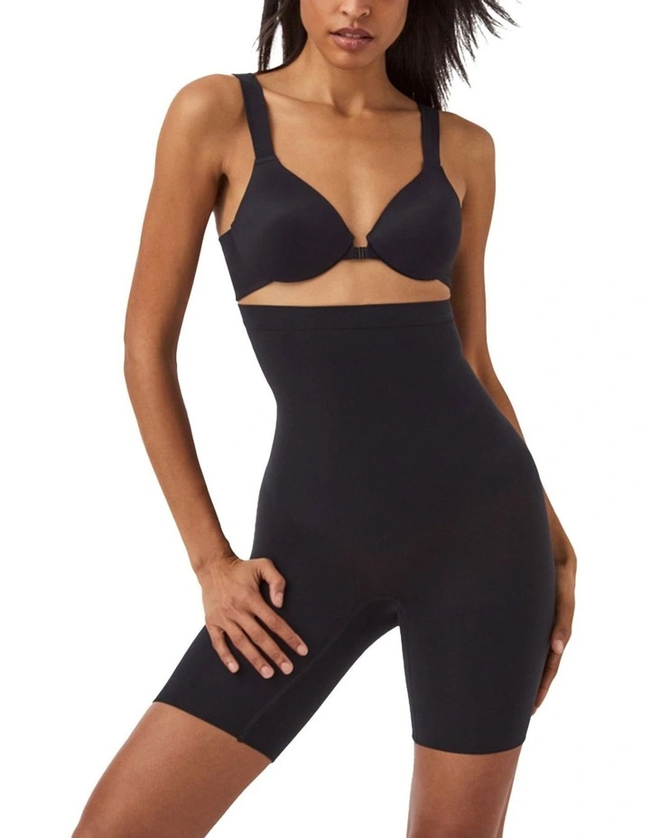 Sculpt Seamless Power High-Waisted Mid-Thigh Short in Black image 1