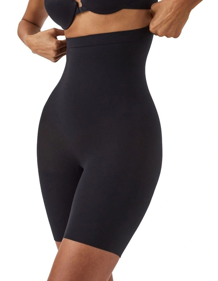 Sculpt Seamless Power High-Waisted Mid-Thigh Short in Black image 3