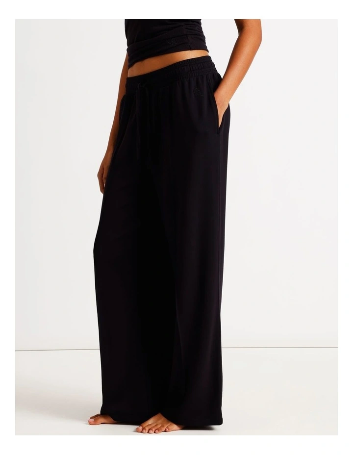 Loungewear Pintuck Scuba Pant in Black image 3