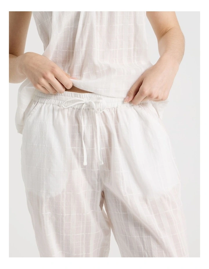 Seersucker Cami 3/4 Pant Pyjama Set in White image 4