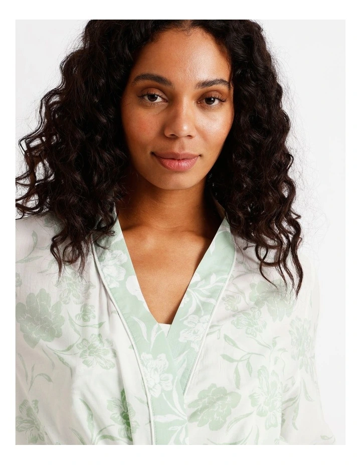 Serene Robe in Gardenial Floral image 7