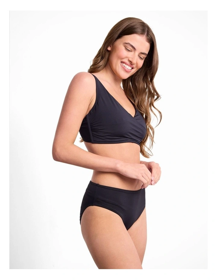 Basix DD/E Twist Bra in Black image 2