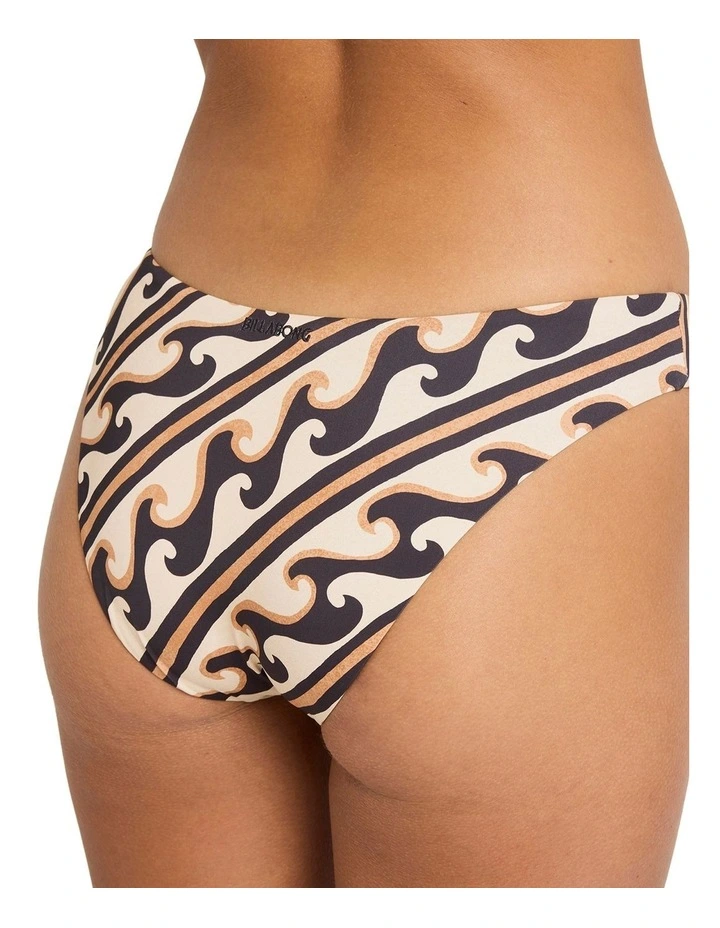 Dark Wave Bondi Medium Bikini Bottom in Multi image 4