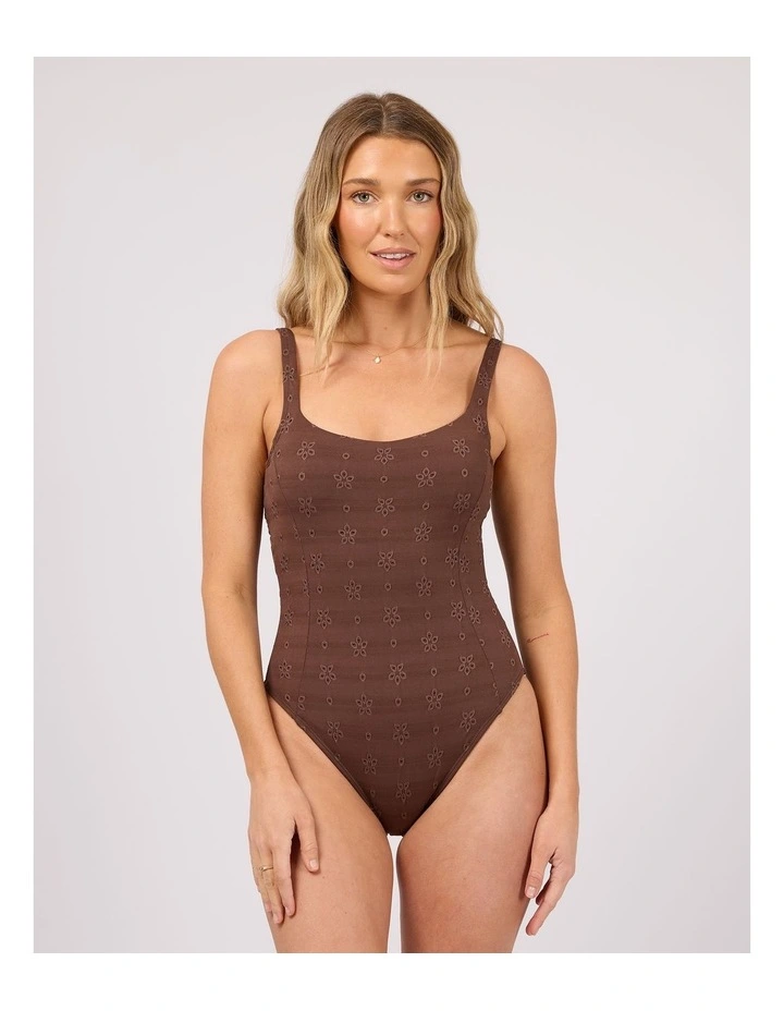 Ivy One Piece image 1