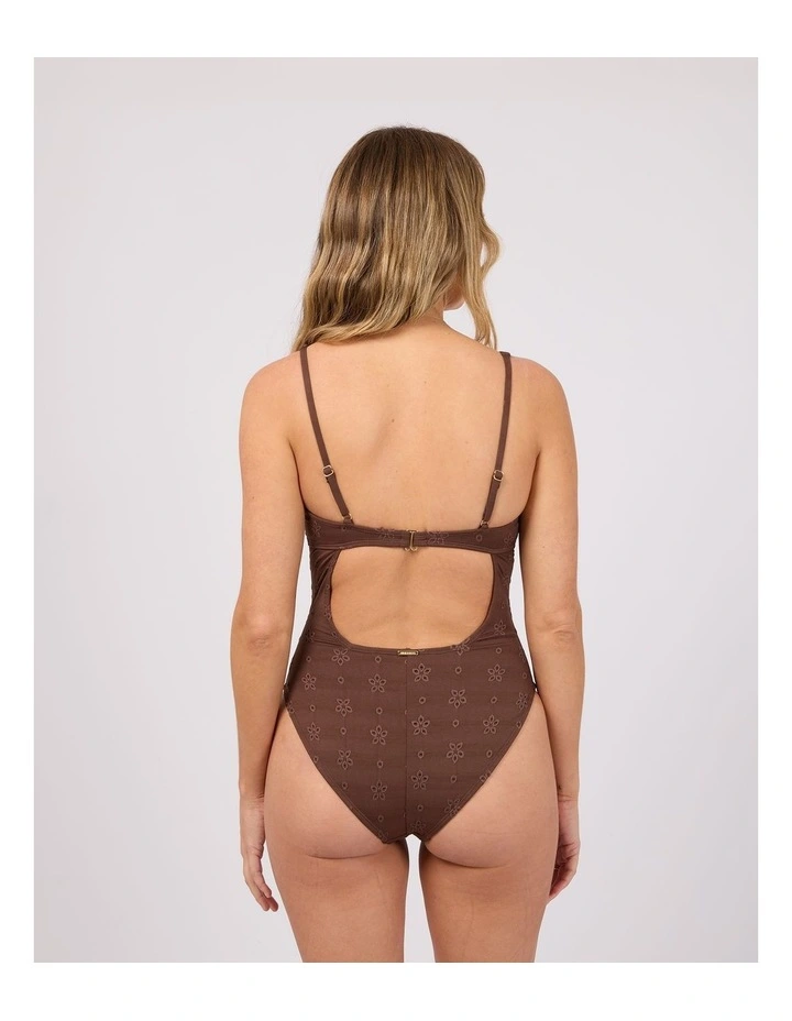 Ivy One Piece image 2