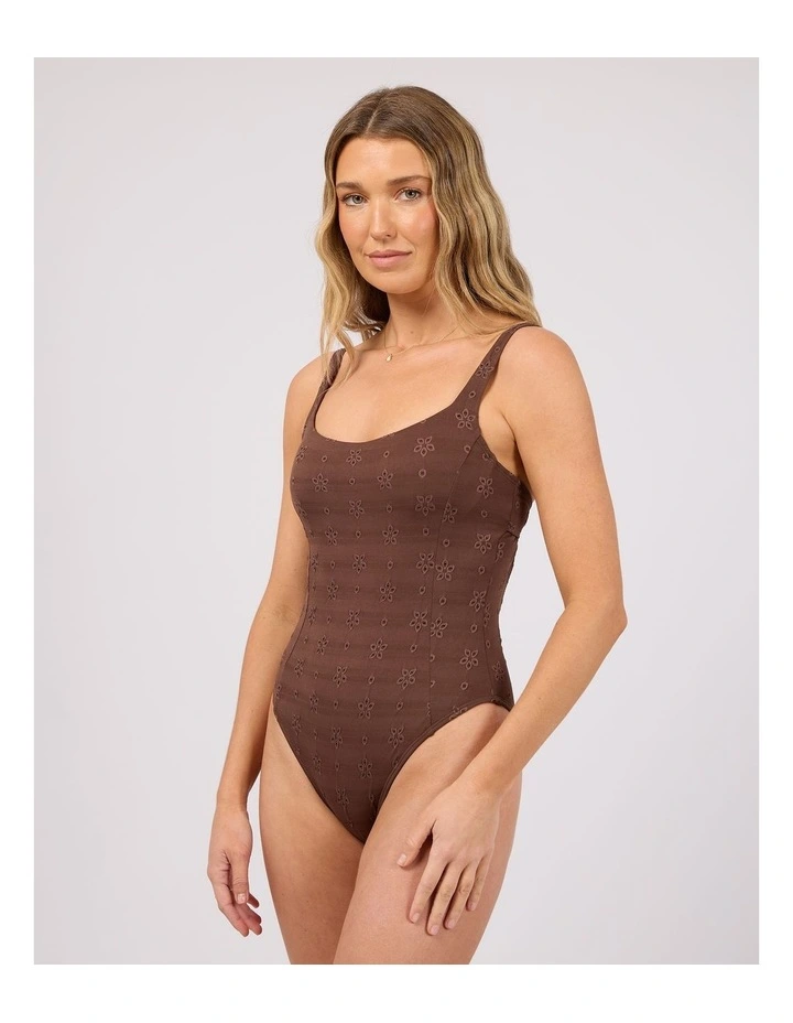 Ivy One Piece image 4