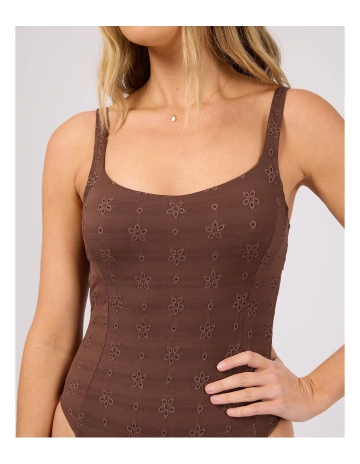 Ivy One Piece image 5