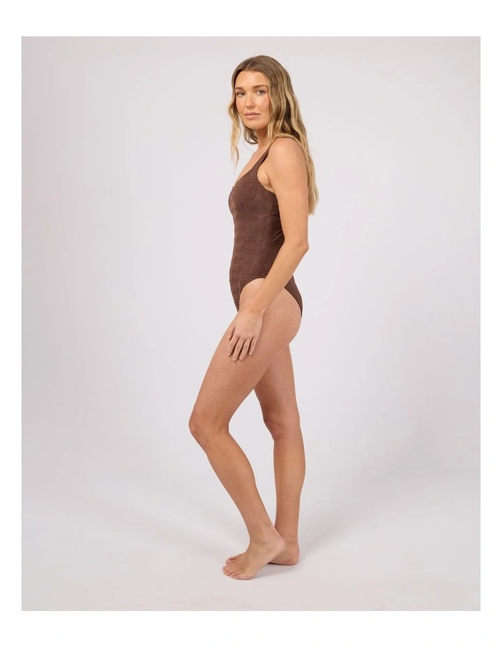 Ivy One Piece image 6