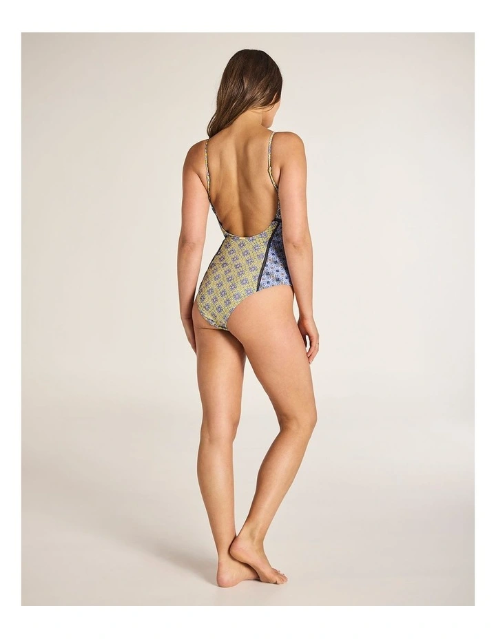 Navagio Hot Stevie One Piece image 2