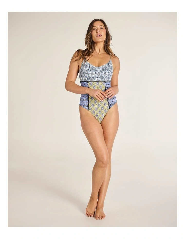 Navagio Hot Stevie One Piece image 3