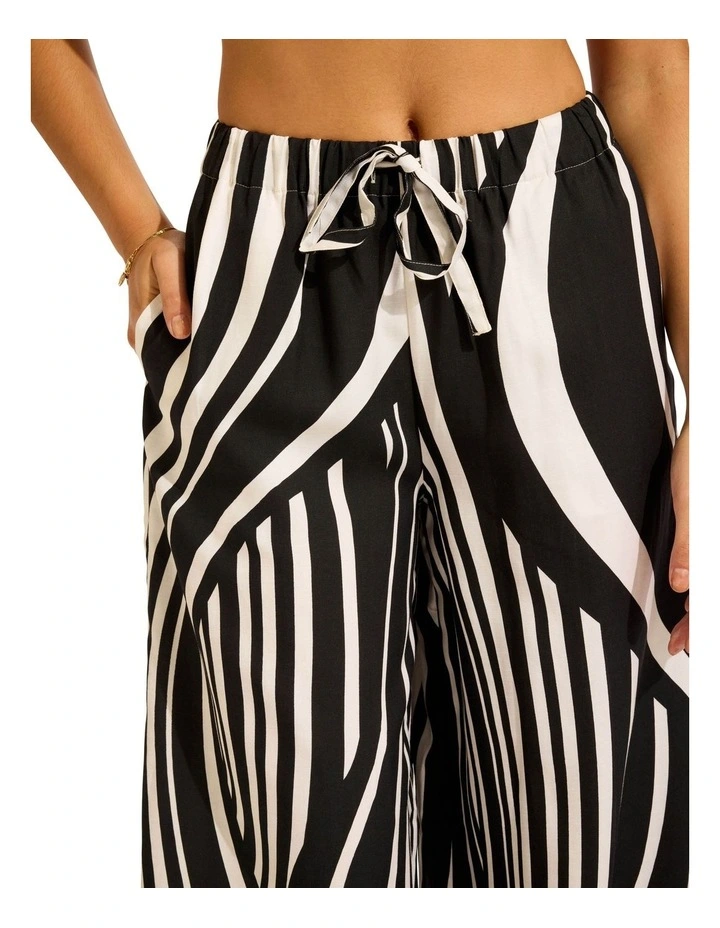 Drawcord Wide Leg Pant in Black image 4