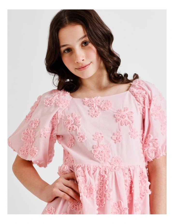 Sienna Short Sleeve Textured Dress with Tiered Skirt and Bubble Sleeve in Pink image 3