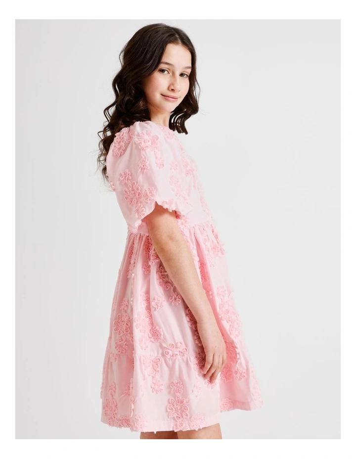 Sienna Short Sleeve Textured Dress with Tiered Skirt and Bubble Sleeve in Pink image 5