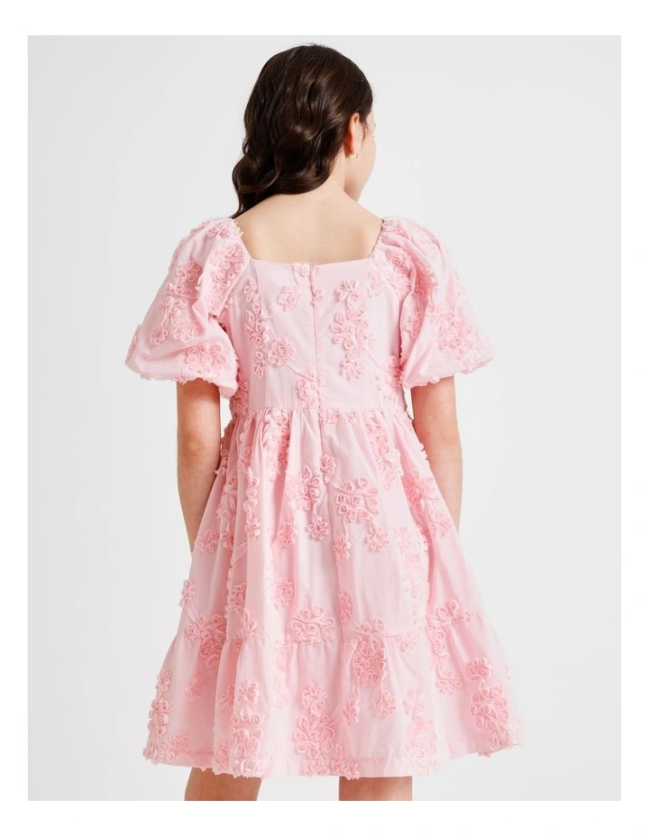 Sienna Short Sleeve Textured Dress with Tiered Skirt and Bubble Sleeve in Pink image 6