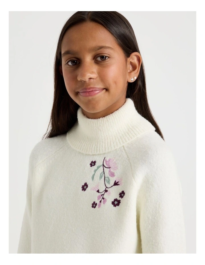 Knitted Jumper with Embroidery in White image 4