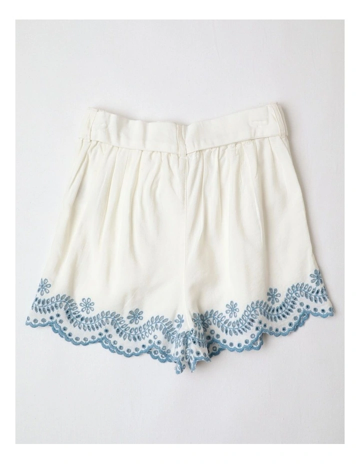 Linen Scalloped Hem Short with Buckle in Ecru and Blue image 3