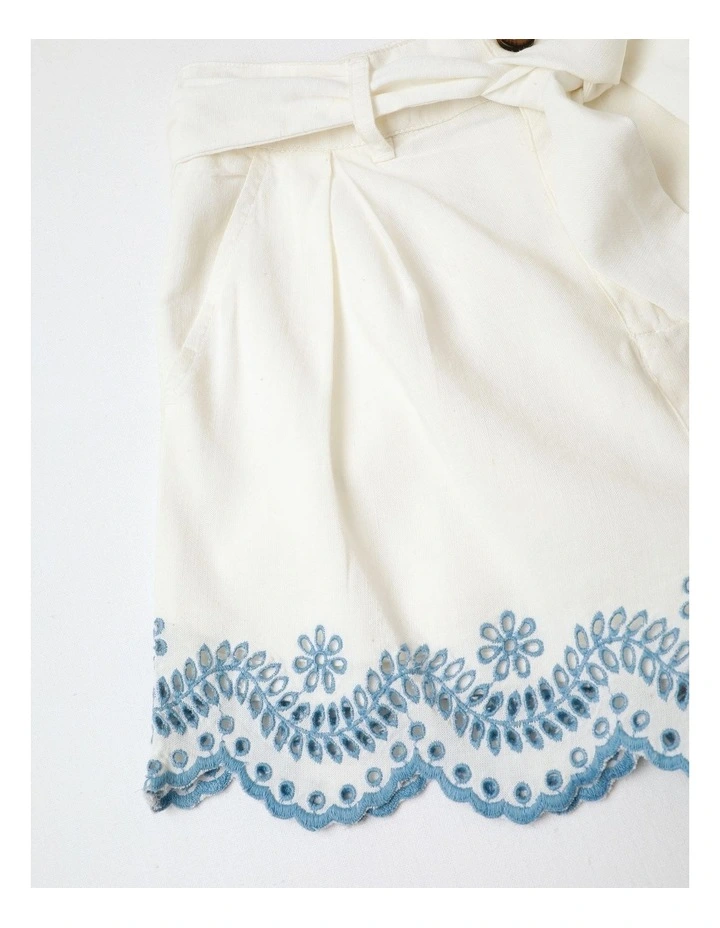 Linen Scalloped Hem Short with Buckle in Ecru and Blue image 4
