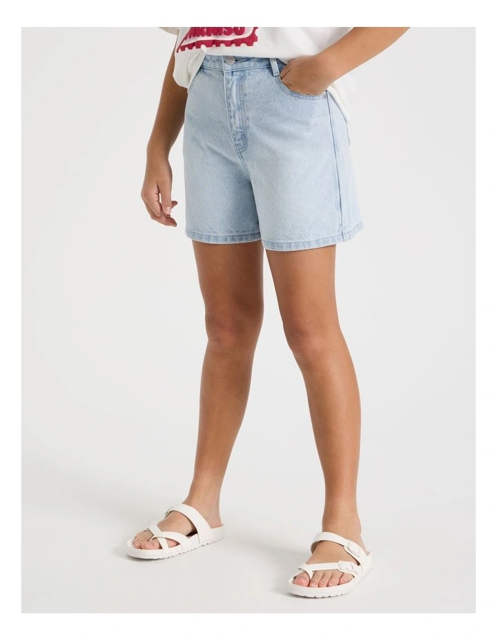 The Edit Denim Relaxed Short in Light Denim image 3