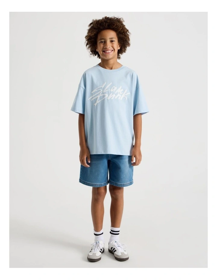 Short Sleeve Graphic Back Tee in Light Blue Slam Dunk Print image 2