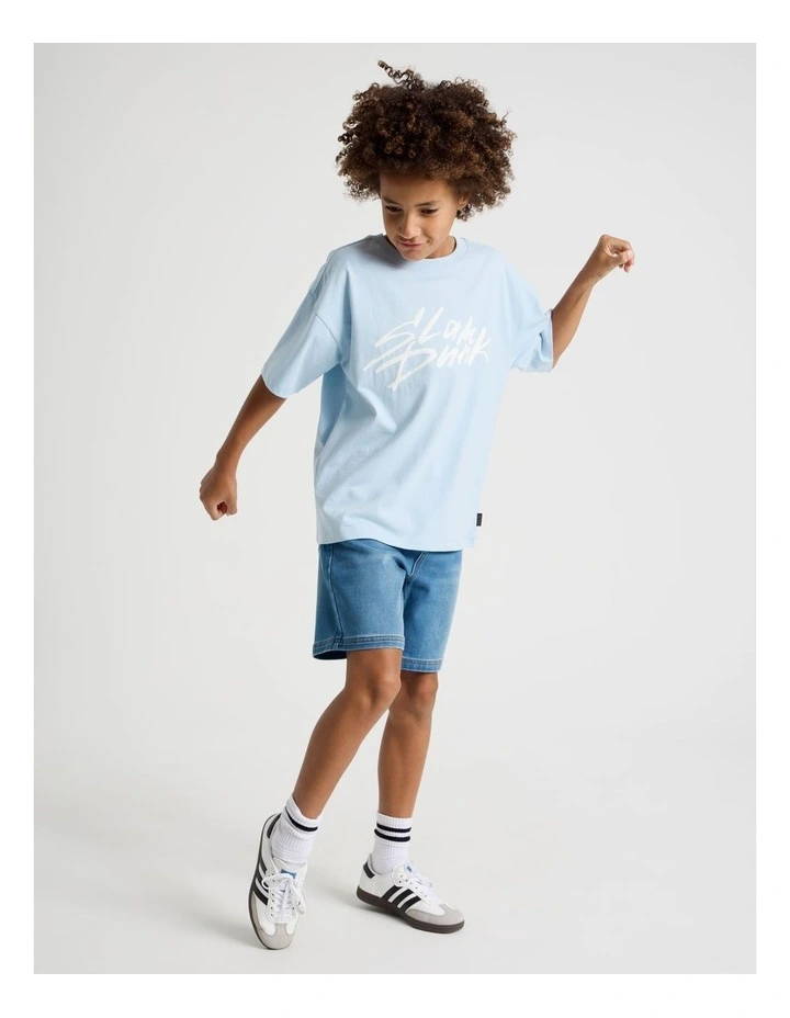 Short Sleeve Graphic Back Tee in Light Blue Slam Dunk Print image 3