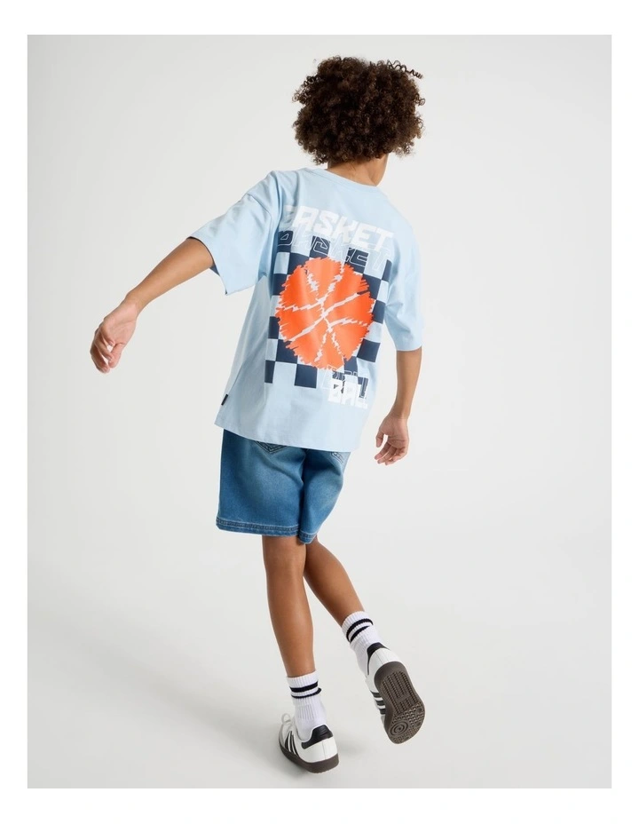 Short Sleeve Graphic Back Tee in Light Blue Slam Dunk Print image 5