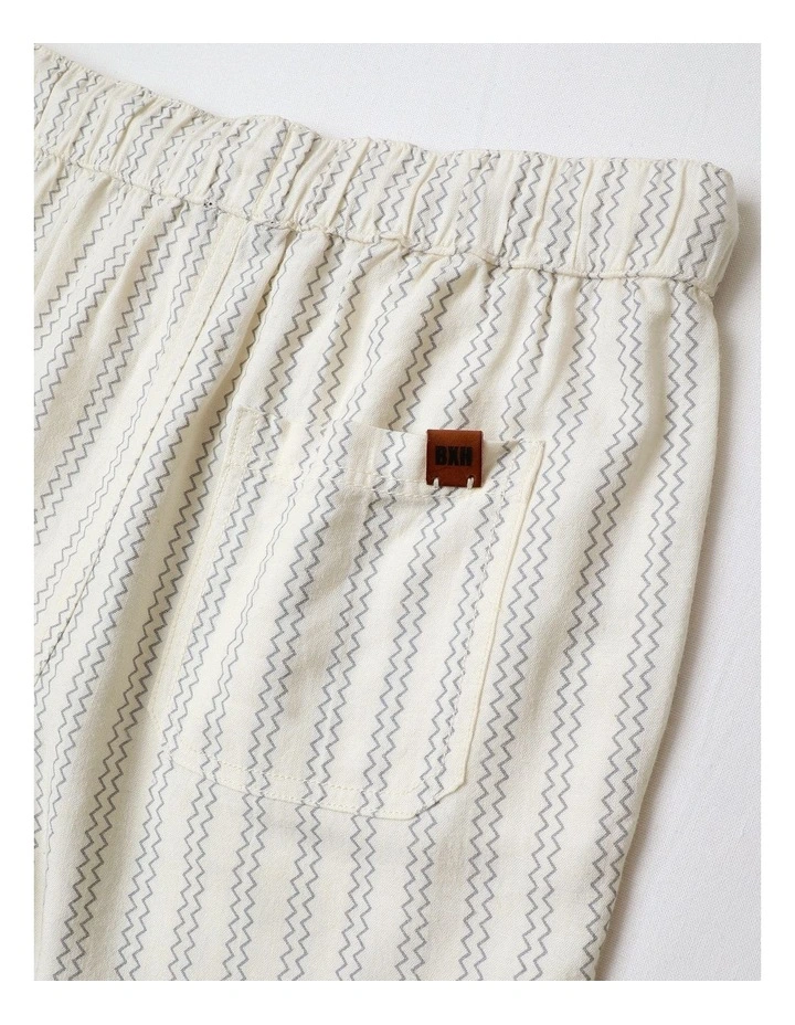 Linen Resort Short in Beige image 4