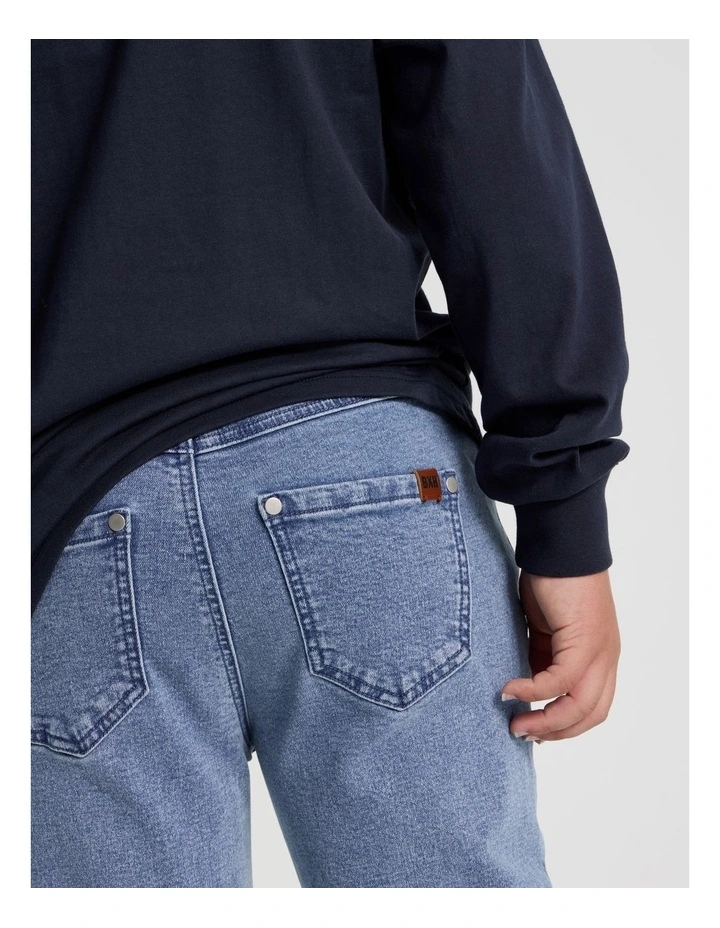 Skinny Jean in Mid Blue image 5