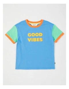 Short Sleeve Raglan Print Tee in Good Vibes/Blue & Green