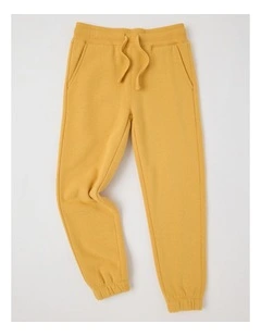 Essentials Trackpant in Mustard