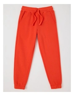 Essentials Trackpant in Red