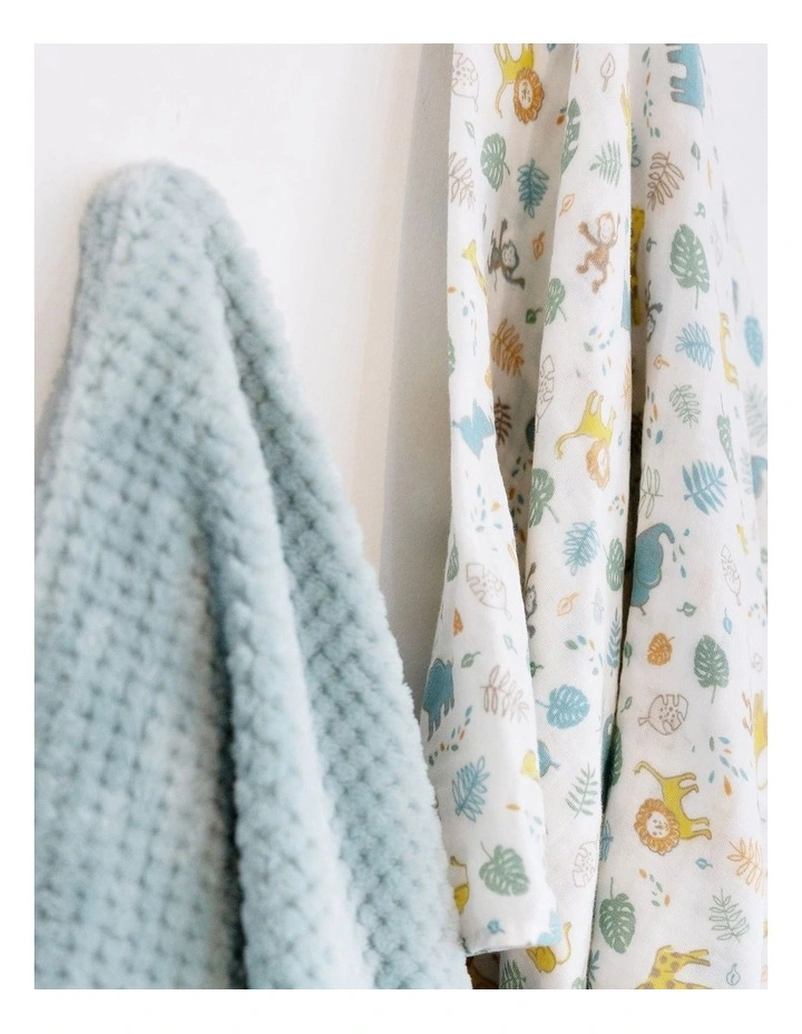 Savanna Giraffe Boxed Gift Set in Blue image 6