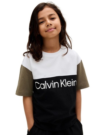 Ck Black/ Dusty Oliv colour