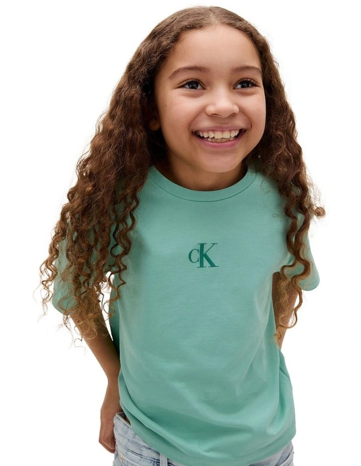 Boxy Logo T-shirt (8-16 Years) in Green image 4