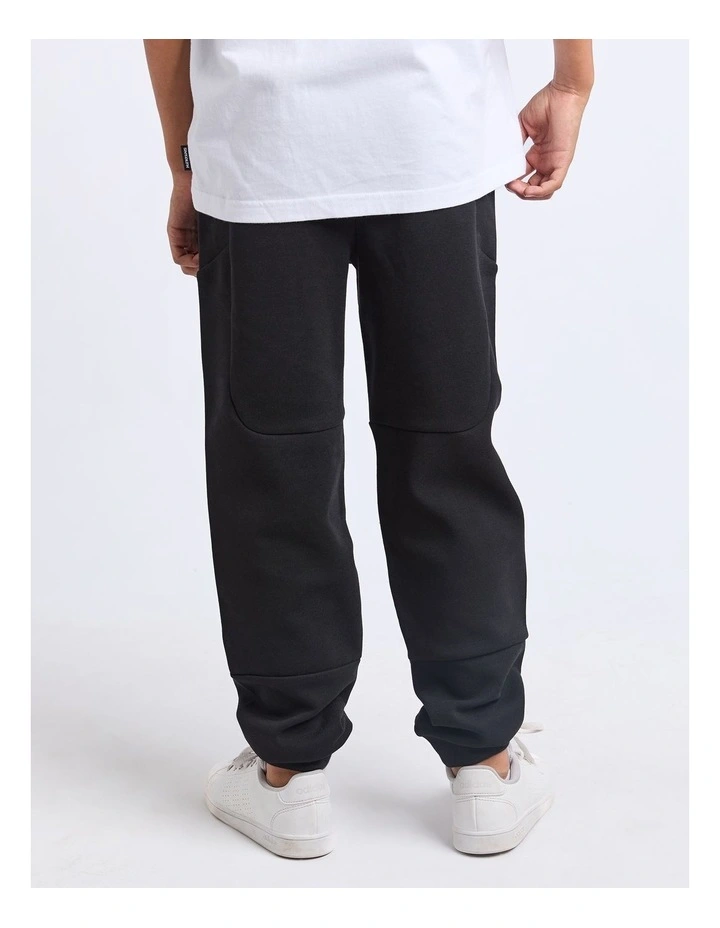 Freestyle Trackpant (8-16 Years) in Black image 3