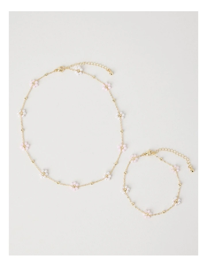 Daisy Bracelet And Necklace Set in White image 3