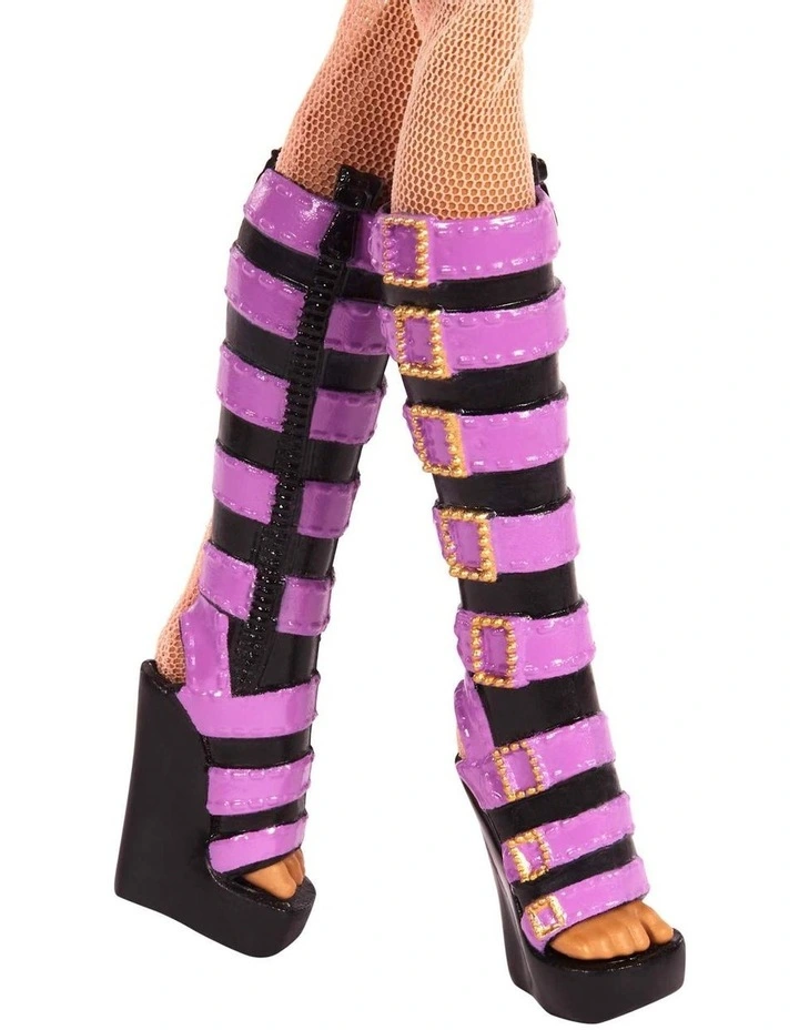 Clawdeen Wolf Reproduction Doll image 6
