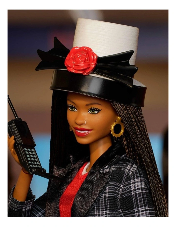 Signature Clueless Dionne Collector Doll And Accessories image 4
