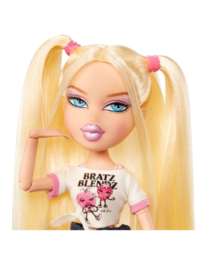 Styling Cloe Doll image 3