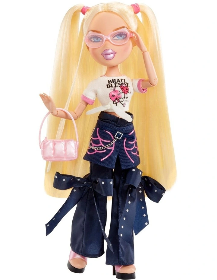 Styling Cloe Doll image 5