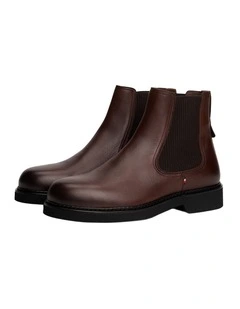 Lightweight Leather Chelsea Boots in Brown
