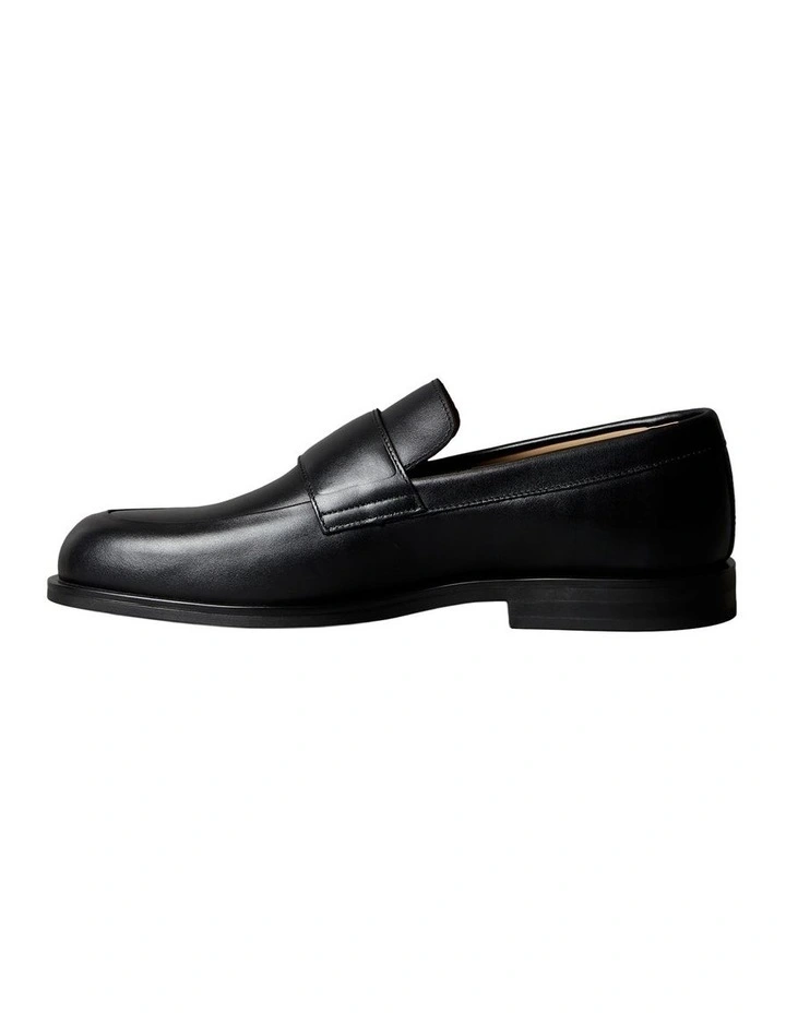Essential Rubber Band Loafer in Triple Black image 6