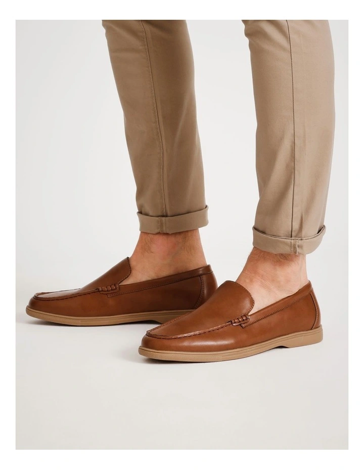 Murcia Loafer in Tan/Gum image 2