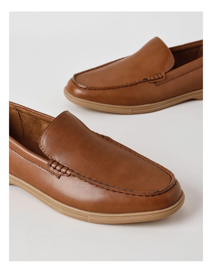 Murcia Loafer in Tan/Gum image 3