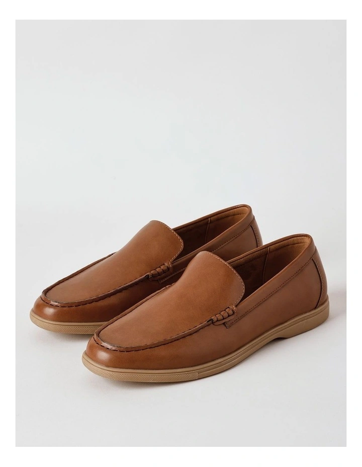 Murcia Loafer in Tan/Gum image 4