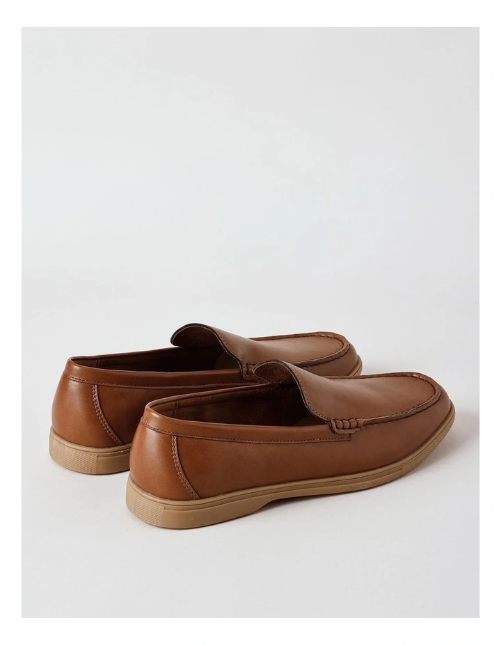 Murcia Loafer in Tan/Gum image 5