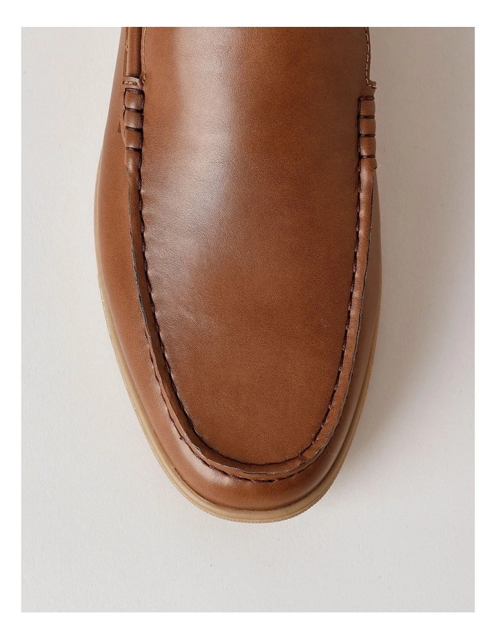 Murcia Loafer in Tan/Gum image 6