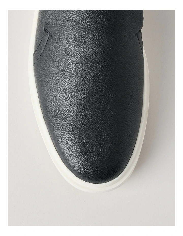 Warren Leather Loafer in Navy image 6