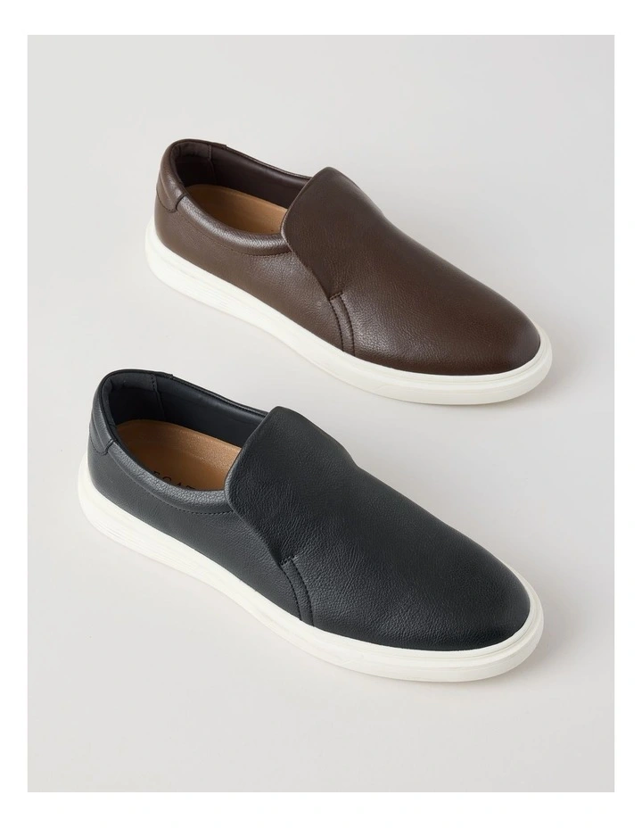 Warren Leather Loafer in Navy image 6